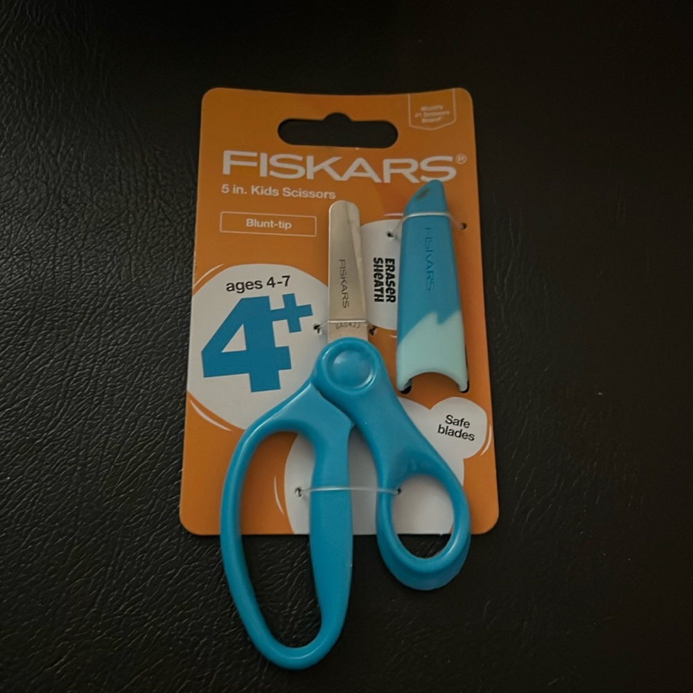 Fiskars 5" Kids Scissors NWT in Blue